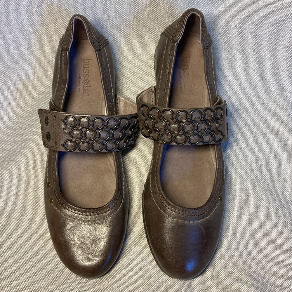 Bussola Leather Brown Flats Shoes with Decorative Strap. New. Size 10,5-11